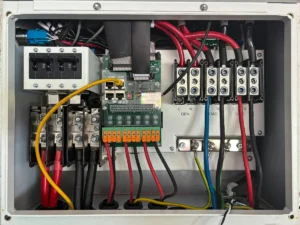 Tableau électrique contrôlé lors d’un diagnostic électricité