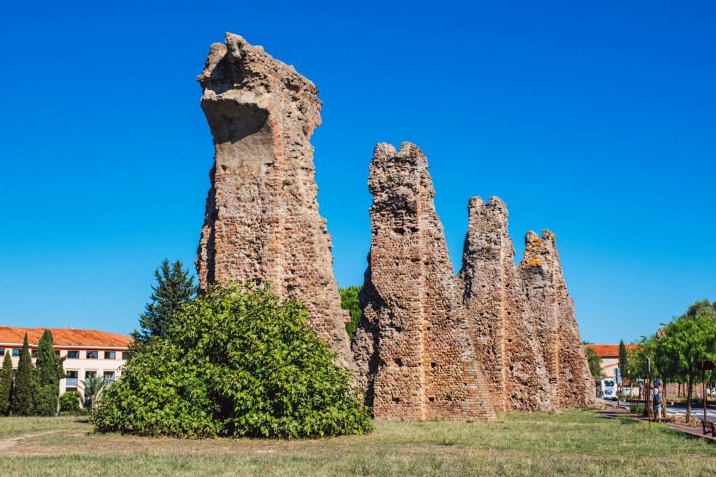 Ruines de l’aqueduc romain de Fréjus : diagnostic immobilier à Fréjus par EDIAG